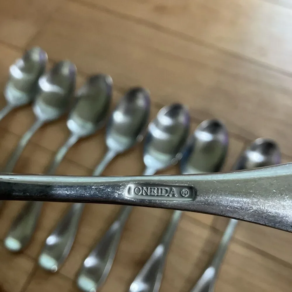 Oneida VOSS Glossy 8 Oval Soup Place Spoons & 2 Teaspoons Stainless Flatware Lot